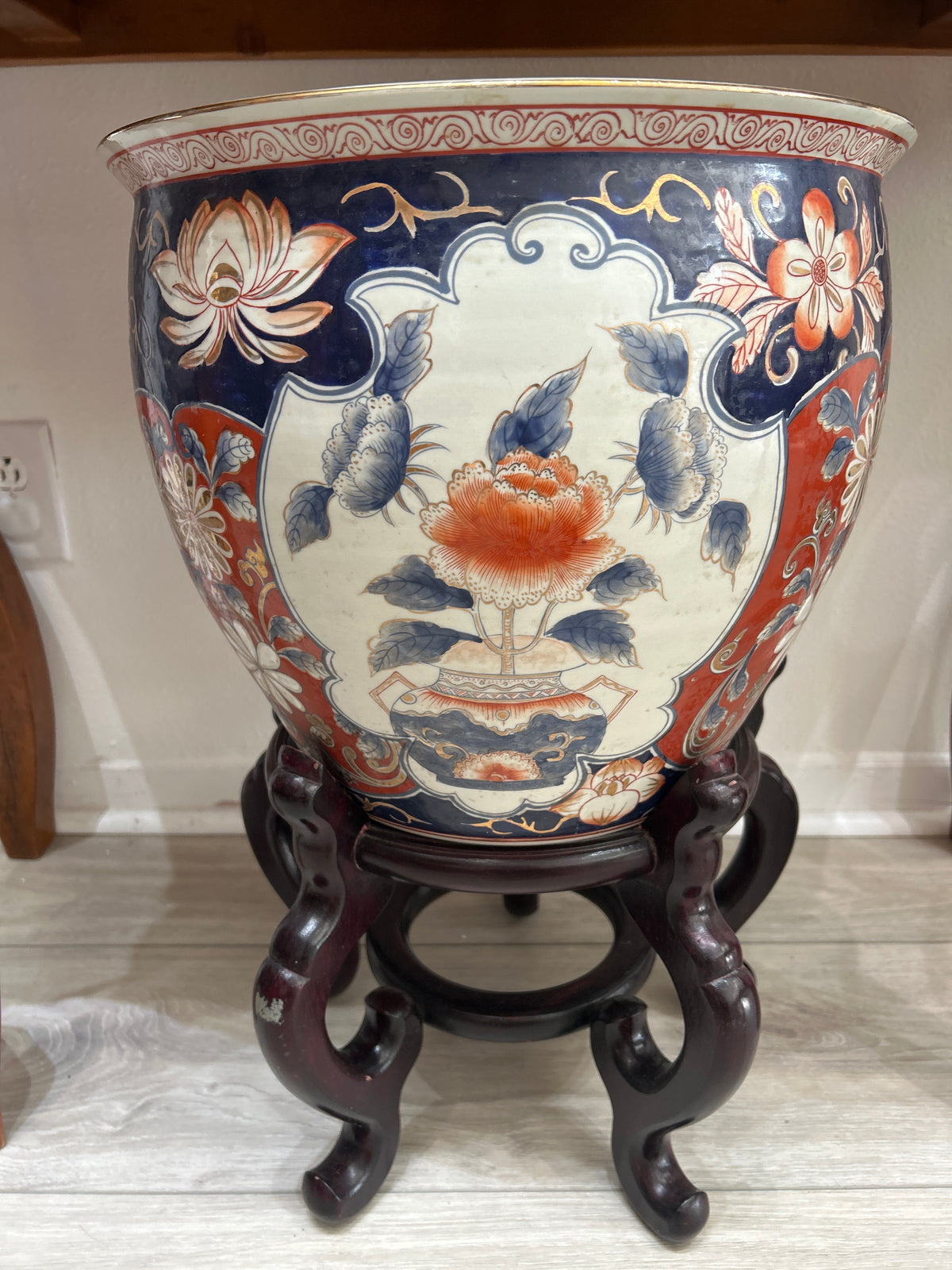 ANTIQUE JAPANESE IMARI JARDINIÈRE