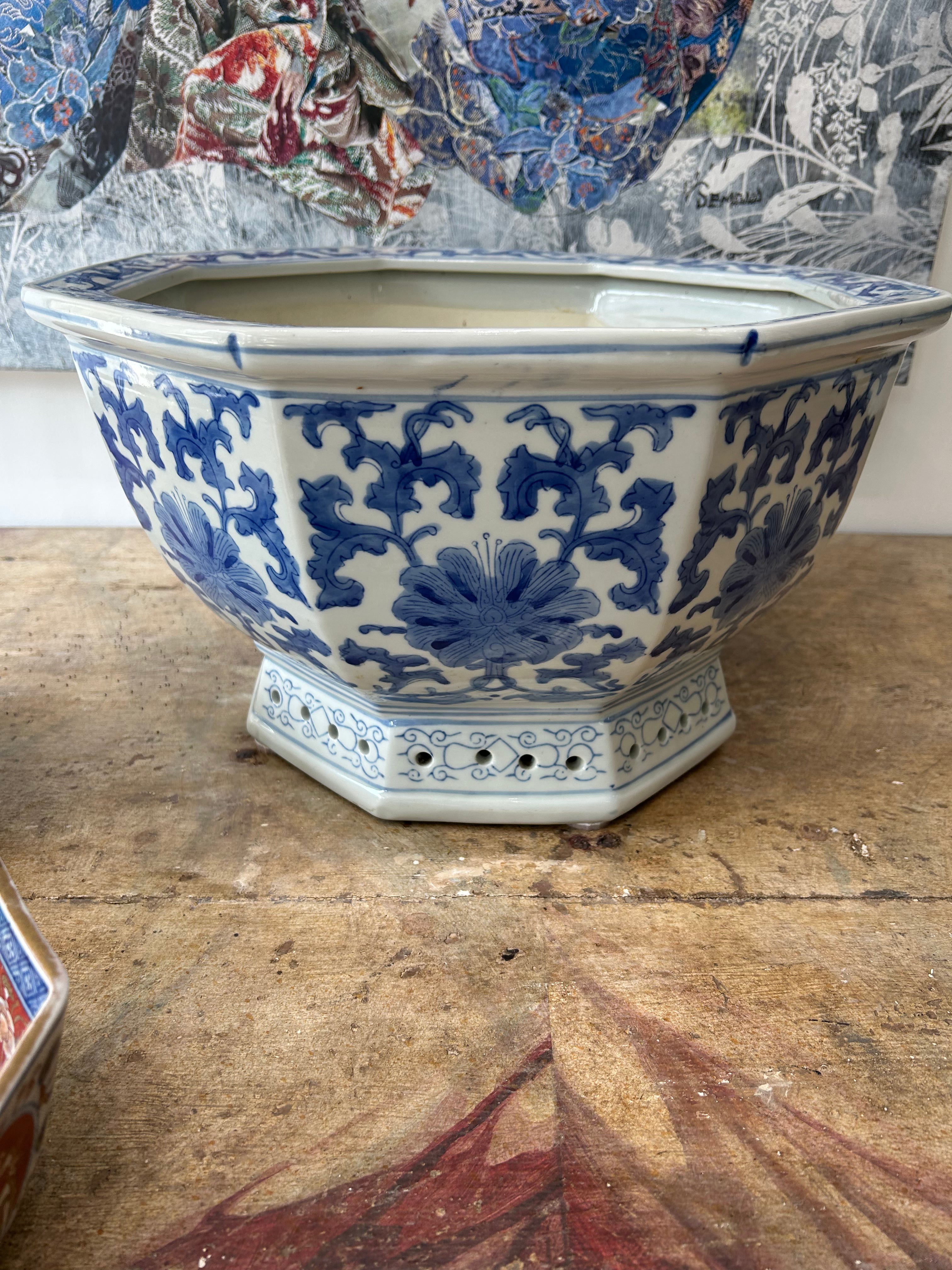 VINTAGE BLUE & WHITE JARDINIÈRE